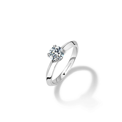 Diamond engagement ring