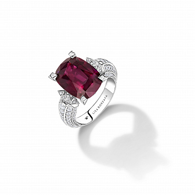 Ring with spinning stars