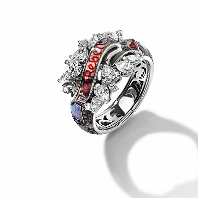 Ribbon ring with black diamonds