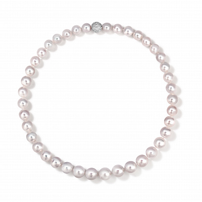 Necklace with pearls