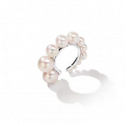 Ring with pearls