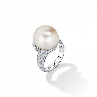 Ring with pearls