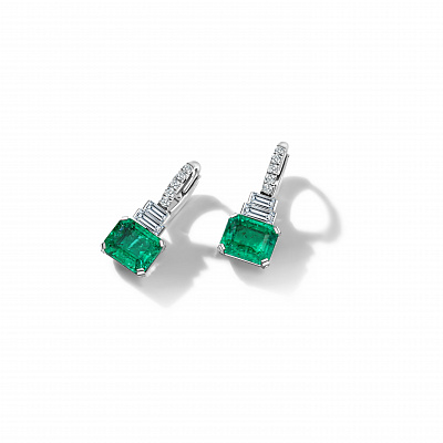 Earrings with emeralds and trapezoid baguettes