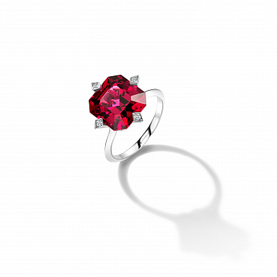 Ring with Garnet and Diamonds