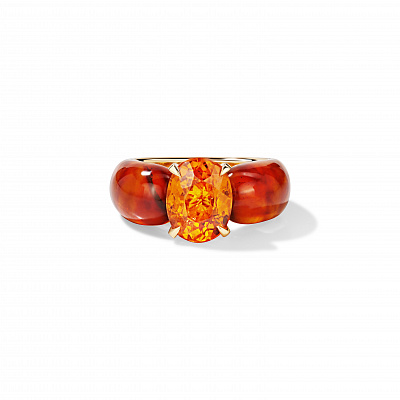 Ring with amber and spessartine